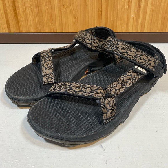 Teva Strappy Hiking Sandals Men’s 8